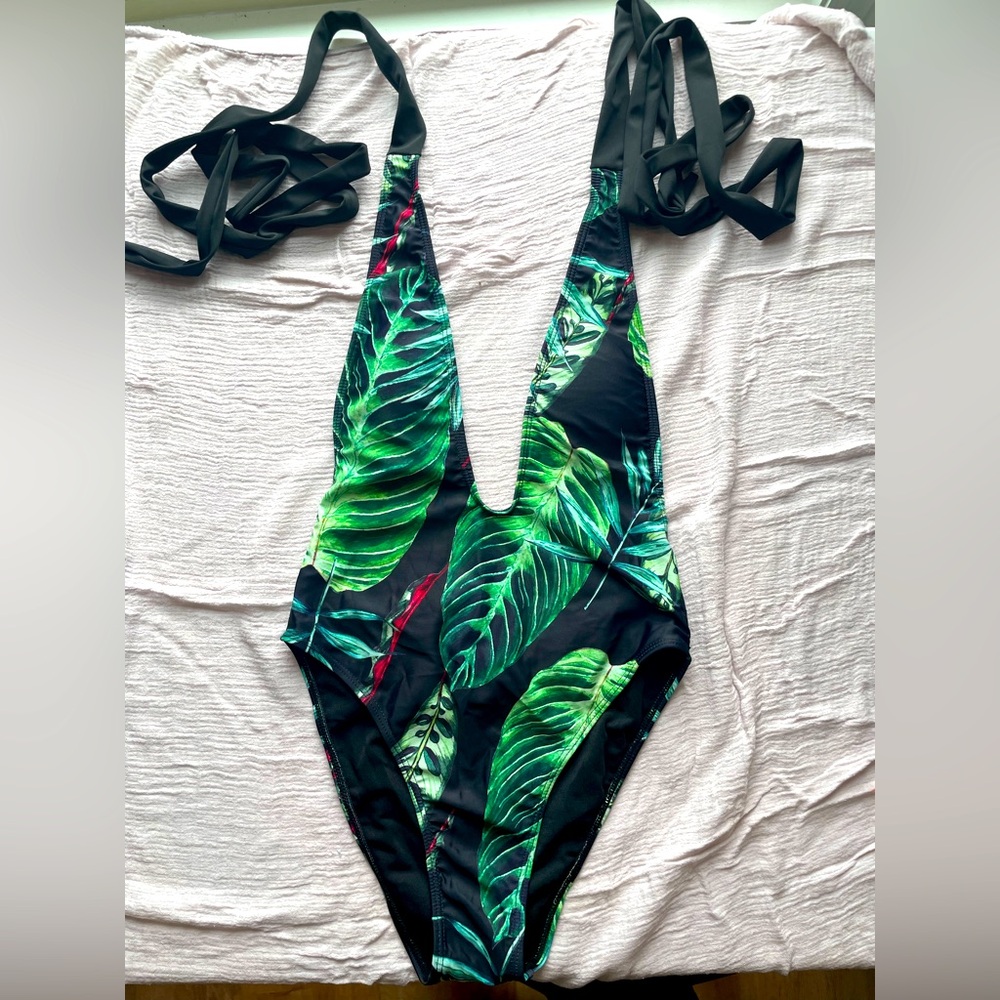 NWOT • Women's One Piece Swimsuit • small • removable padding • hygienic liner